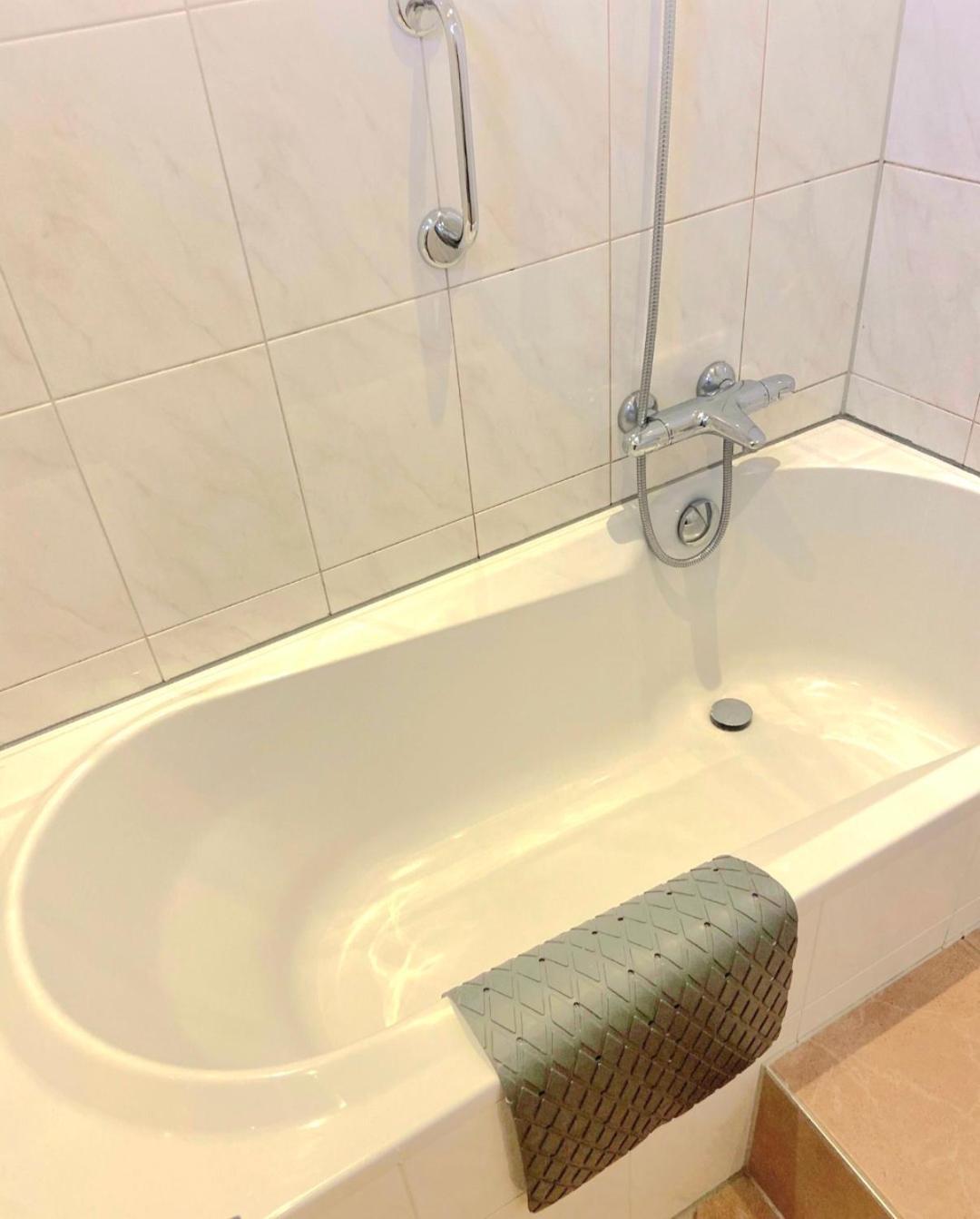 Huisje Britt Met Grote Tuin En Veel Privacy Dirkshorn エクステリア 写真