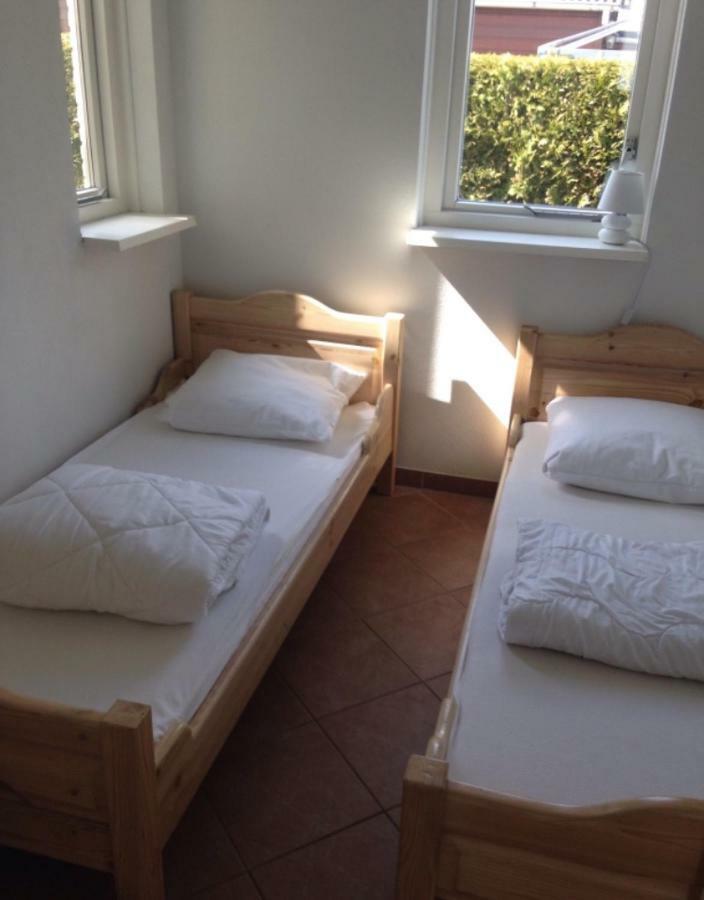 Huisje Britt Met Grote Tuin En Veel Privacy Dirkshorn エクステリア 写真